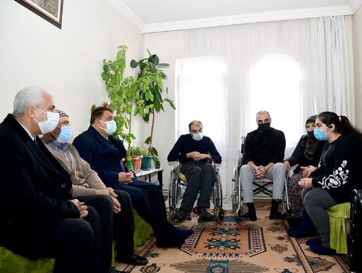 İhtiyaç sahibi engellilere tablet ve gıda paketi G2