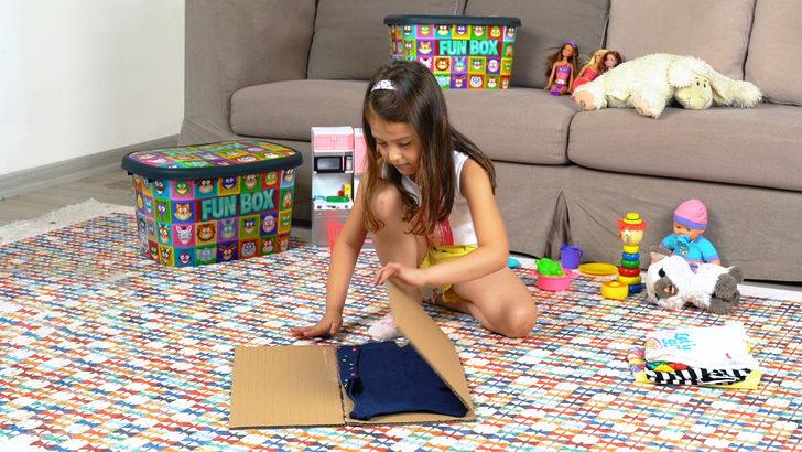 Miniklere kıyafet katlamayı öğretmenin en güzel yolu