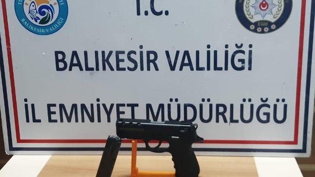 Balıkesir’de 15 aranan şahıs yakalandı