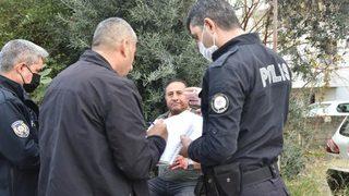 Kızını rehin alan damadını, elinden aldığı bıçakla boynundan ve başından yaraladı