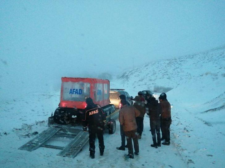 Kar nedeniyle mahsur kalan 3 kişi kurtarıldı G1