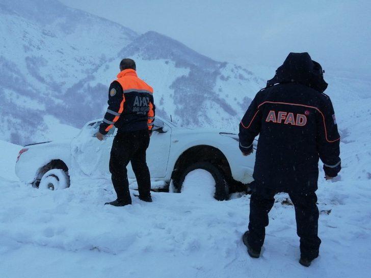 Kar nedeniyle mahsur kalan 3 kişi kurtarıldı G5
