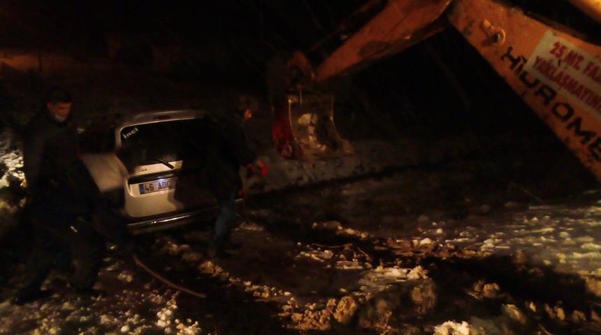 Kar yağışını izlemek i&ccedil;in gittikleri yaylada 6 saat mahsur kaldılar