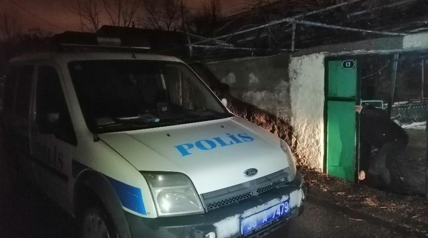 Hırsızlık için girdikleri evde suçüstü yakalandılar