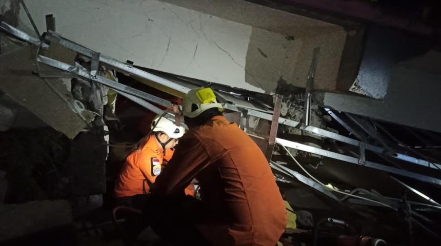 Endonezya'da 6.2 b&uuml;y&uuml;kl&uuml;ğ&uuml;nde deprem: &Ouml;l&uuml; ve yaralılar var