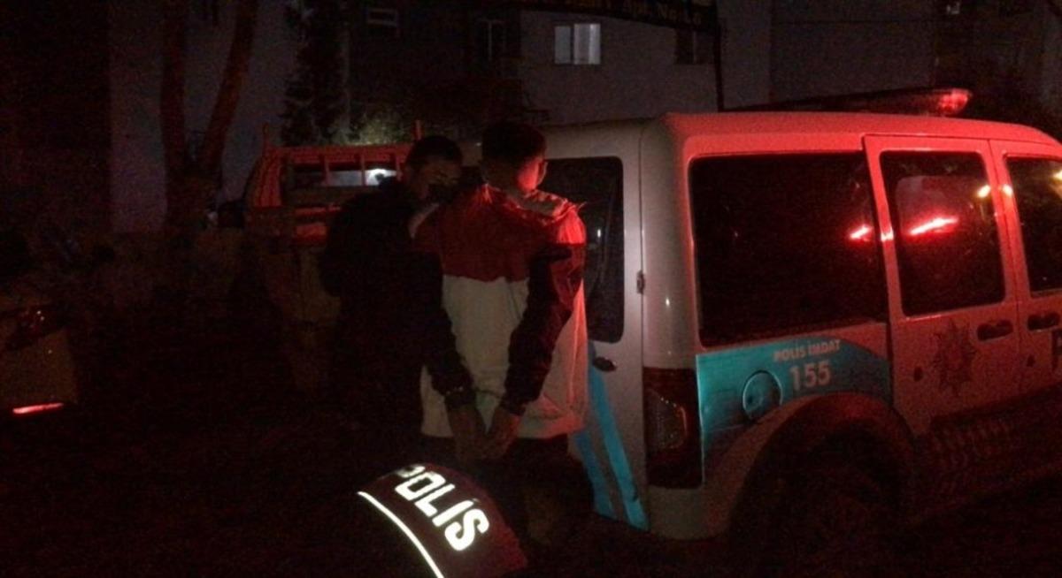 Alkoll&uuml; s&uuml;r&uuml;c&uuml; polisten ka&ccedil;arken kaza yaptı