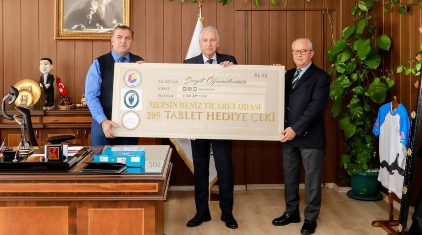 Mersin Deniz Ticaret Odasından &ouml;ğrencilere tablet desteği