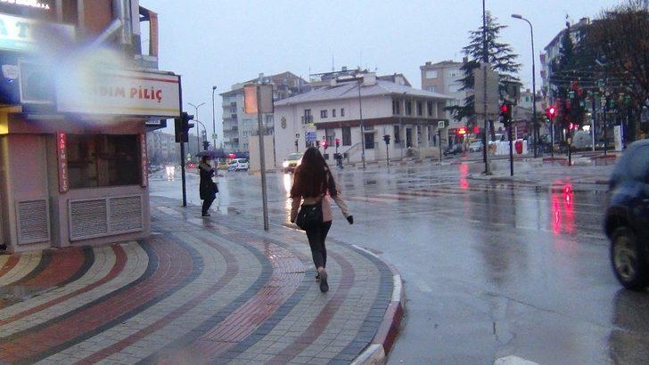 İnegöl’de kar yağışı kısa sürdü G3