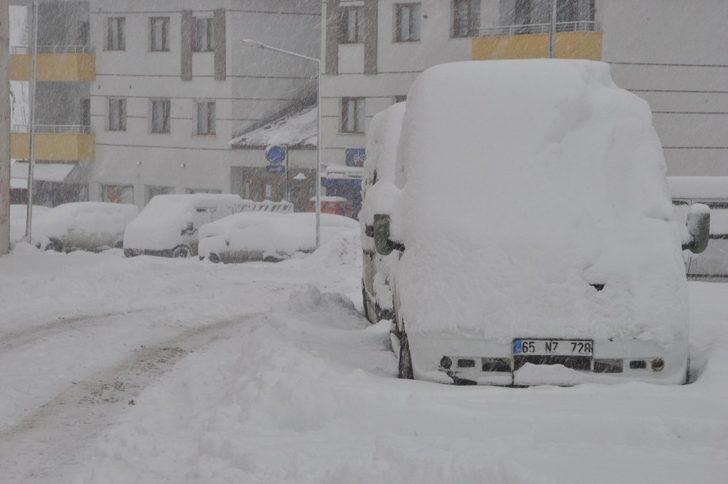 Yüksekova kara gömüldü G4