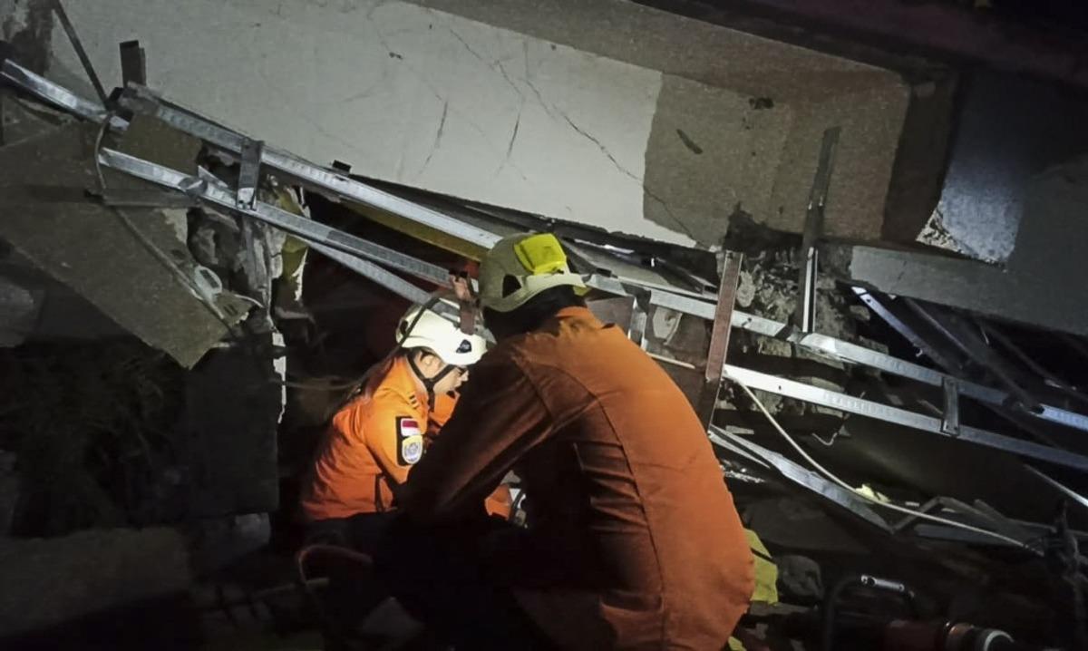 Endonezya&rsquo;da 6.2 şiddetinde deprem: 10 &ouml;l&uuml;, 637 yaralı