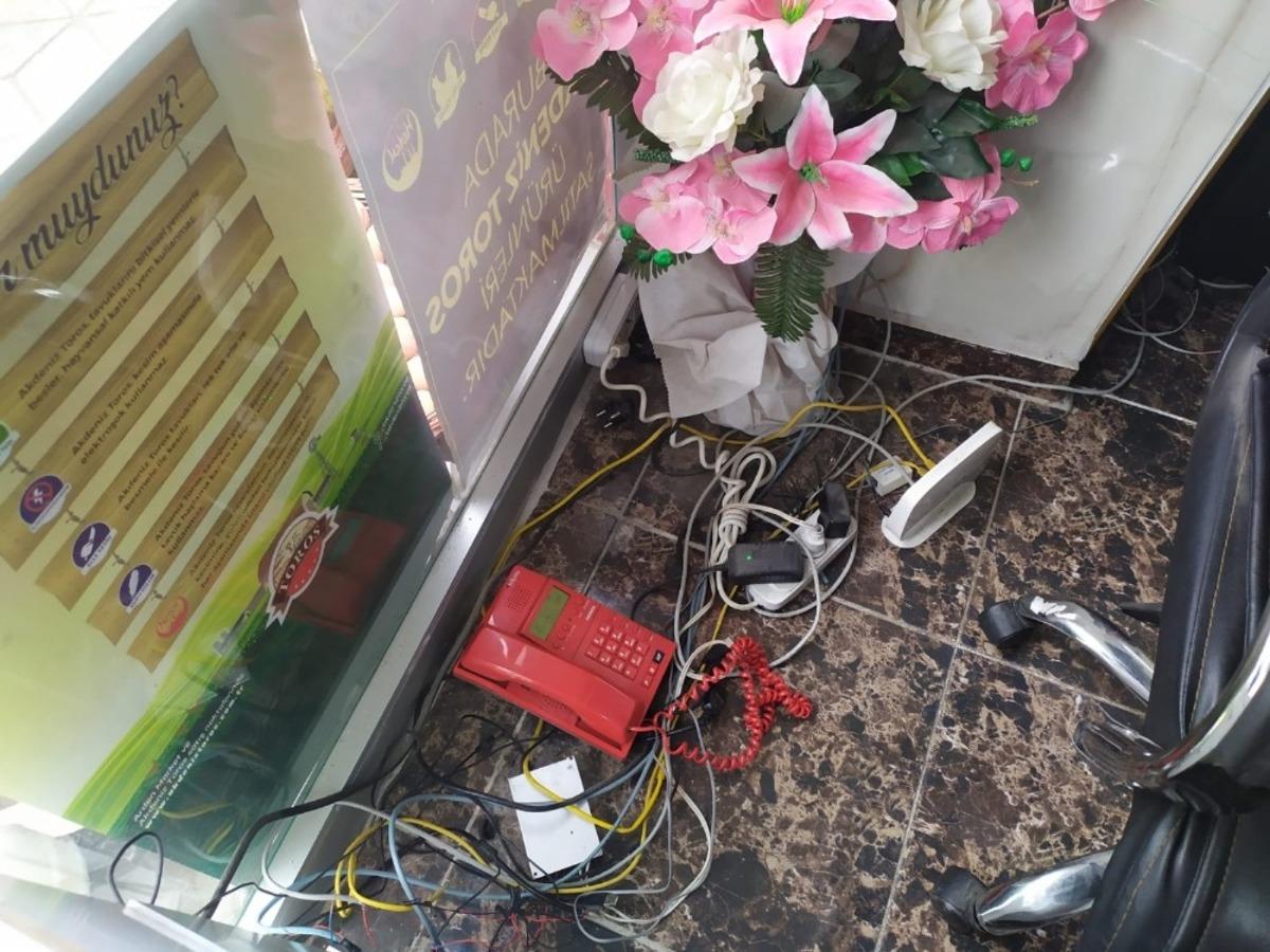 Hırsızlar et ve tulum peyniri &ccedil;aldı, yakalanmamak i&ccedil;in kayıt cihazını da g&ouml;t&uuml;rd&uuml;
