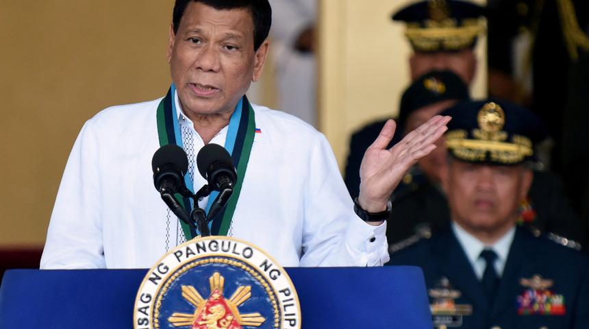 Filipinler Devlet Başkanı'ndan seksist bir açıklama daha