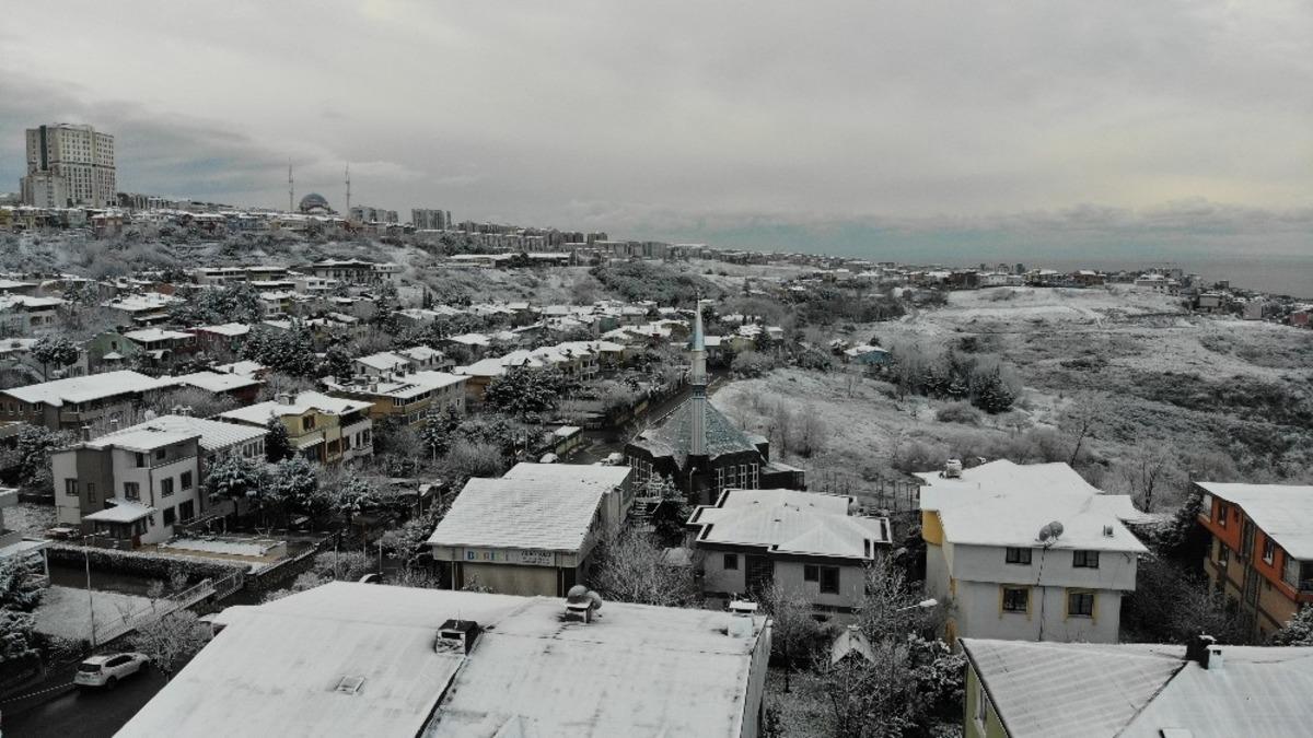 (&Ouml;zel) B&uuml;y&uuml;k&ccedil;ekmece&rsquo;den kar manzaraları