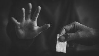 Madde bağımlılığı nedir? Madde bağımlılığı tedavisi için nasıl bir yol izlenir? 