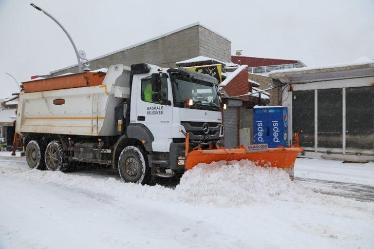 Başkale’de kar yağışı G4