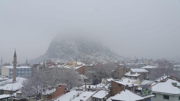 Afyonkarahisar güne kar ile uyandı G1