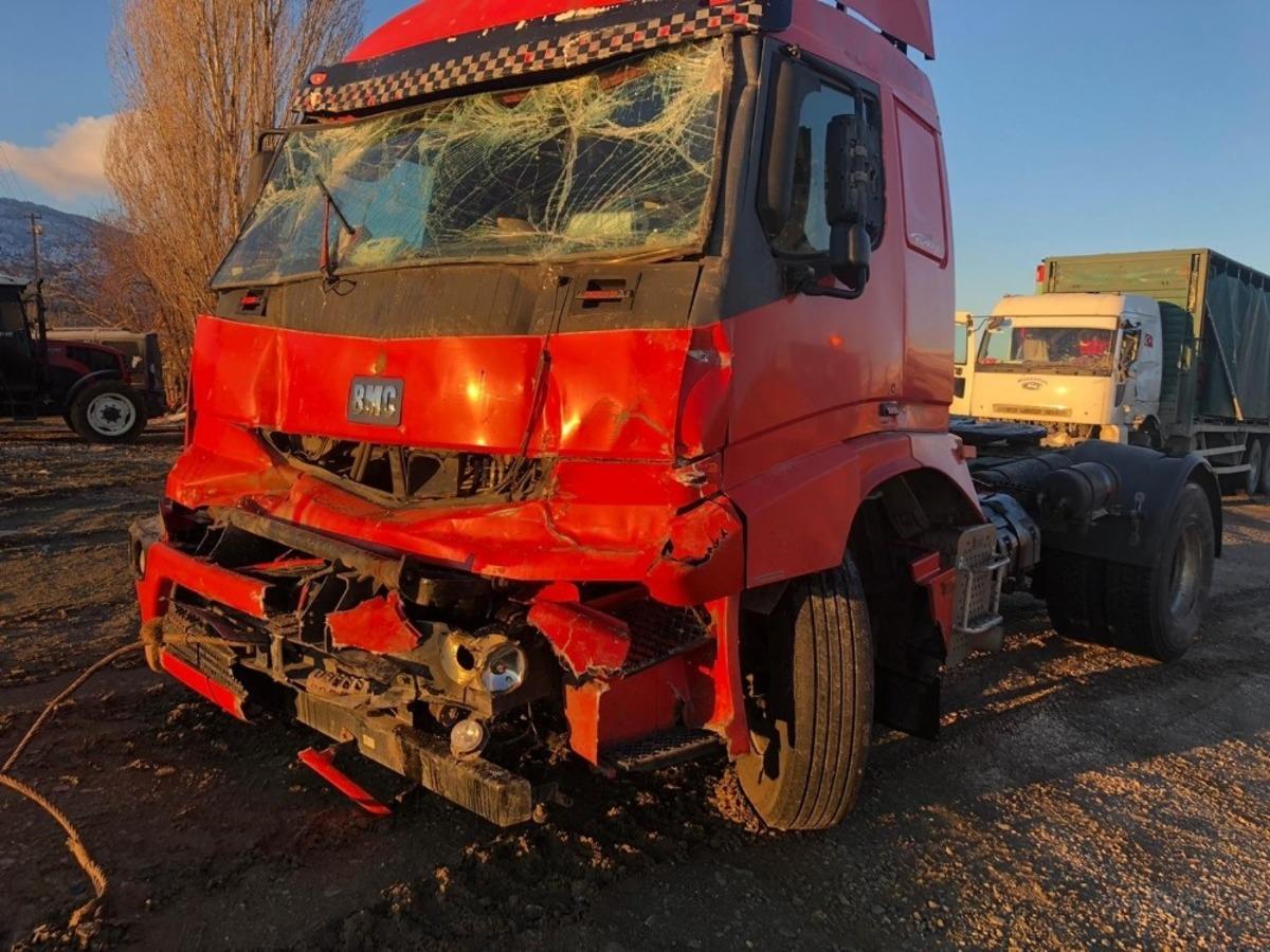 Elazığ&rsquo;da zincirleme kaza 5 ara&ccedil; birbirine girdi: 4 yaralı