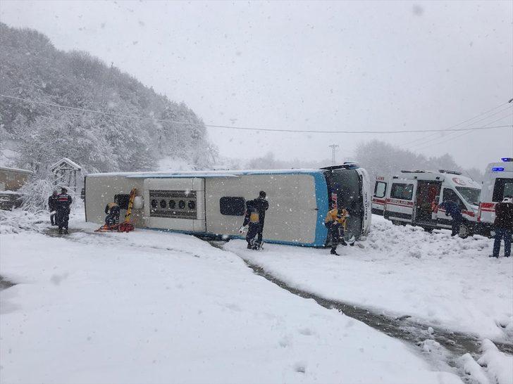 Zonguldak'ta yolcu otobüsü devrildi G1