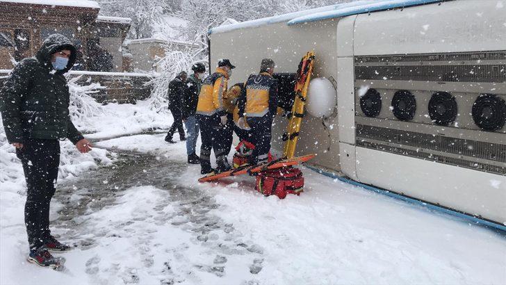 Zonguldak'ta yolcu otobüsü devrildi G3