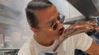 Pirzolayı yediği anları paylaşan Nusret Gökçe'ye tepki yağdı