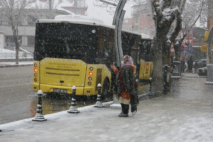 Afyonkarahisar güne kar ile uyandı G3