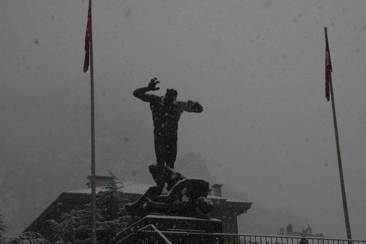 Afyonkarahisar güne kar ile uyandı G5