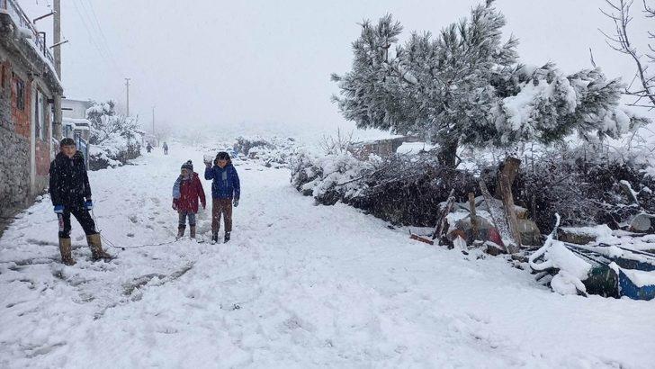 Selendi’ye ilk kar yağdı G3