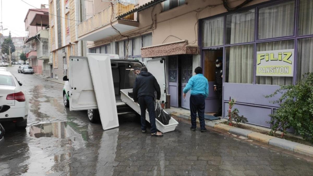 Evsiz adamı oda arkadaşı &ouml;l&uuml; buldu