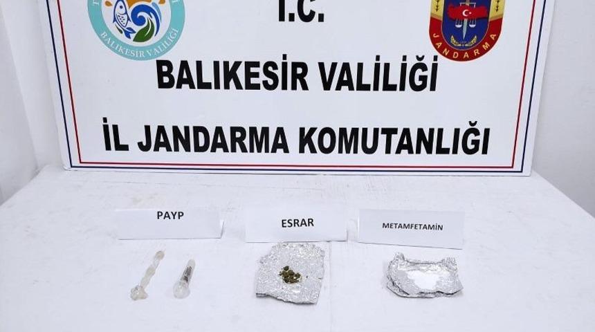 Ayvalık&rsquo;ta jandarmadan uyuşturucu kullanıcılarına şok operasyon