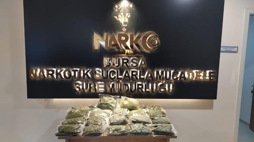 Narkotik ekipleri 15 kilo uyuşturucu ele ge&ccedil;irdi