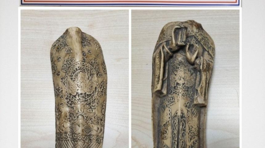 Tarihi heykeli satmak isterken yakalandı