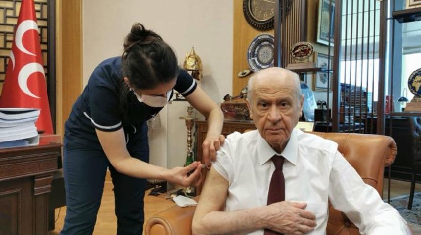 Devlet Bahçeli koronavirüs aşısı oldu