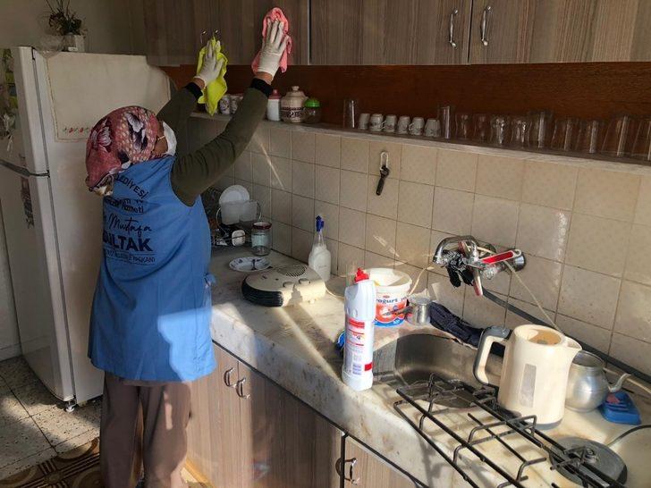 Akdeniz Belediyesinin evde bakım ve temizlik hizmeti aralıksız sürüyor G5