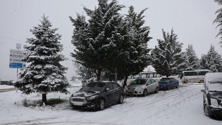 Kocaeli’de şehir merkezine yakın bölgeler beyaz örtü ile kaplandı G3
