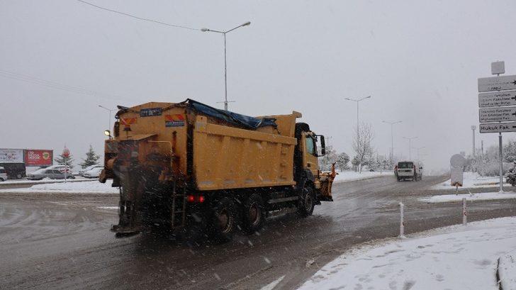 Kocaeli’de şehir merkezine yakın bölgeler beyaz örtü ile kaplandı G5