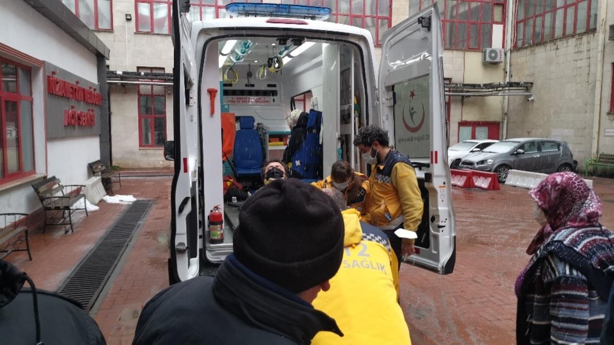 Zonguldak&rsquo;ta yolcu otob&uuml;s&uuml; devrildi : 1&rsquo;i bebek 16 kişi yaralandı
