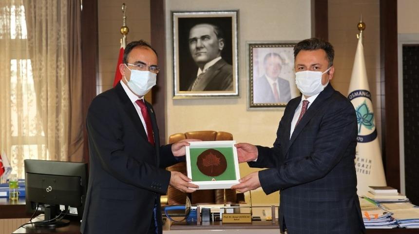 Osmangazi Üniversitesi’nden Rektör Beydemir’e teşekkür belgesi