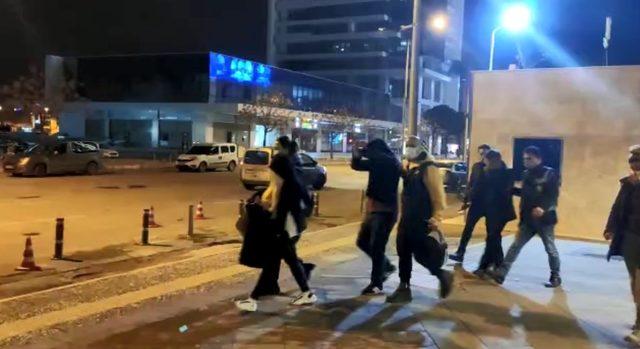 İzmir&rsquo;de gizlice m&uuml;şteri alınan masaj salonlarına fuhuş baskını: 10 tutuklama 1