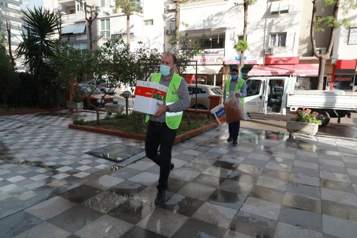 Bayraklı&rsquo;da 20 depremzede aileye evleri teslim edildi