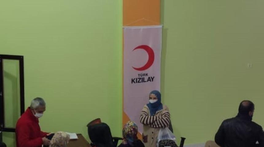 Türk Kızılayı Dicle’de yetim ve muhtaç aileleri sevindirmeye devam ediyor