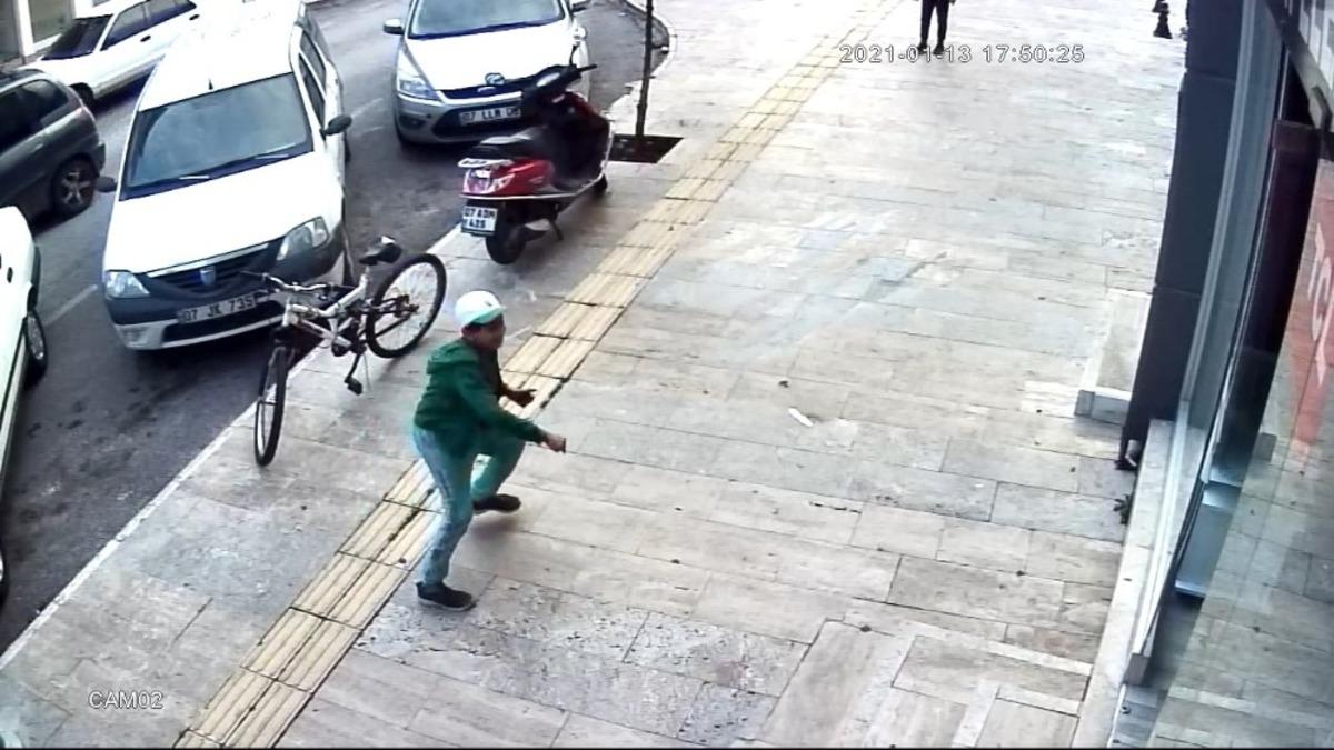 (&Ouml;zel) &Ccedil;ocukların torpil şakası esnafın aklını başından aldı
