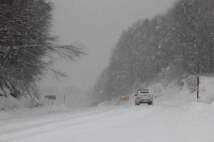 Domaniç’te kar yağışı ulaşımı etkiliyor G5