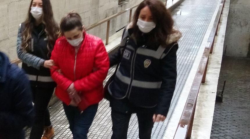 Uygunsuz fotoğraflarını &ccedil;ektikleri erkeklerden şantajla para alan 5 kişi tutuklandı