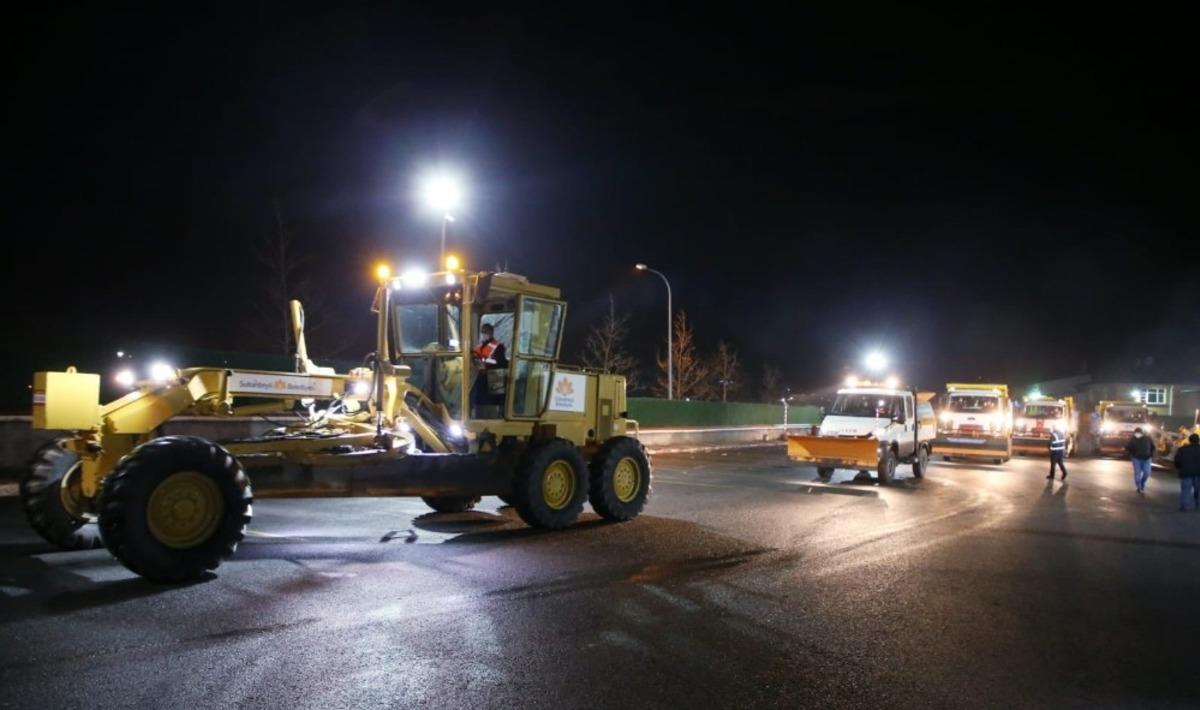 Kar yağışı uyarısı ekipleri alarma ge&ccedil;irdi