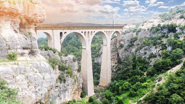 Varda Köprüsü nerede, nasıl gidilir? Varda köprüsü tarihi, hikayesi, yol tarifi - Varda Köprüsü Adana