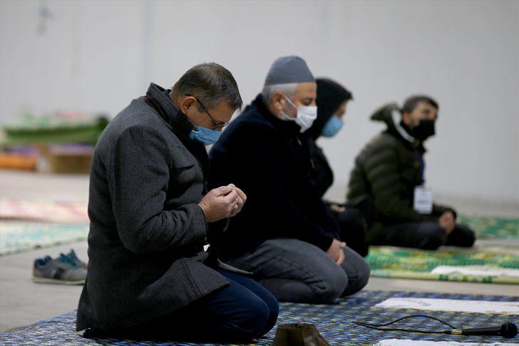 Kırklareli'nde cuma namazı kapalı pazar yerinde kılındı G1