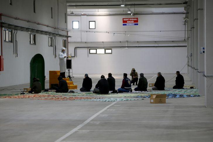 Kırklareli'nde cuma namazı kapalı pazar yerinde kılındı G2