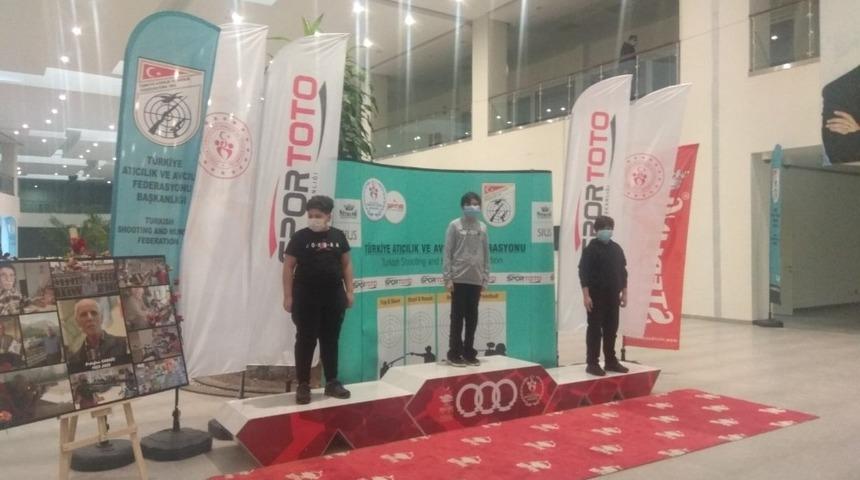 Yiğit Alp Zeki&rsquo;den Havalı Tabanca&rsquo;da T&uuml;rkiye Rekoru