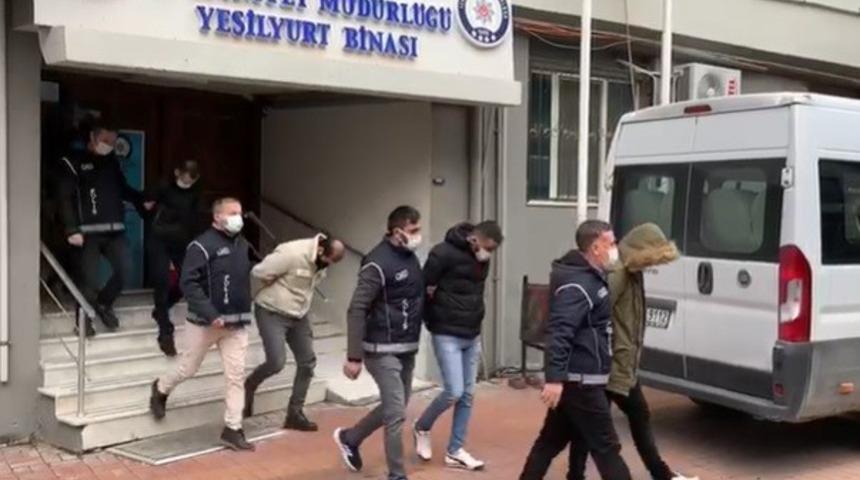 İzmir&rsquo;de yabancı uyruklu kadınları fuhuşa zorlayan 6 zanlı tutuklandı