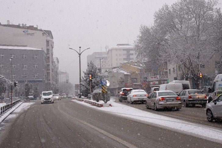 Afyonkarahisar’da belediye ekipleri karla mücadeleye hazır G2